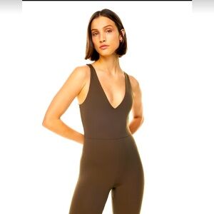 Babaton Aritzia Contour‎ V-Neck Romper – Size XS